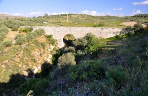 Fortetsa aqueduct