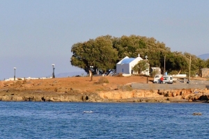 Εκκλησάκια δίπλα στη θάλασσα