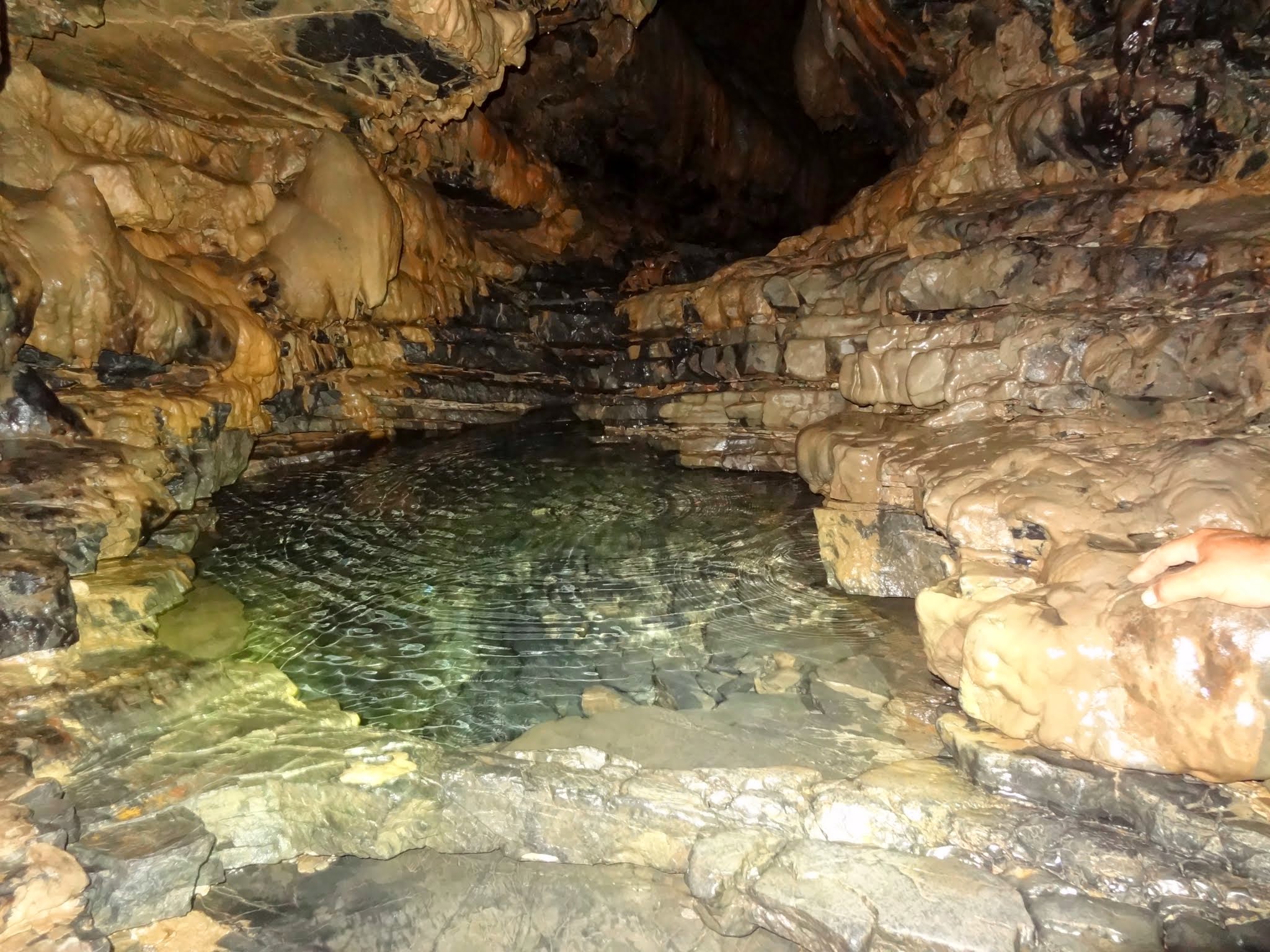 Drakolaki cave