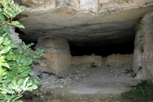 Lavyrinthaki Cave