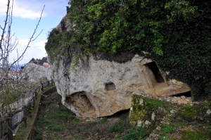 Agios Thomas Roman Tombs