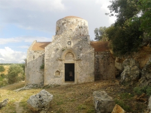 Kirche des Zoodohos Pigi, Drakonero