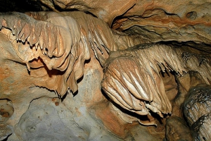 Ano Peristeras Höhle