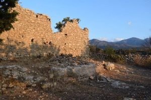 Apano Kasteli fort at Kastri