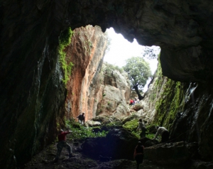 Σπήλαιο Τάφος Λημέρι στον Κρούστα